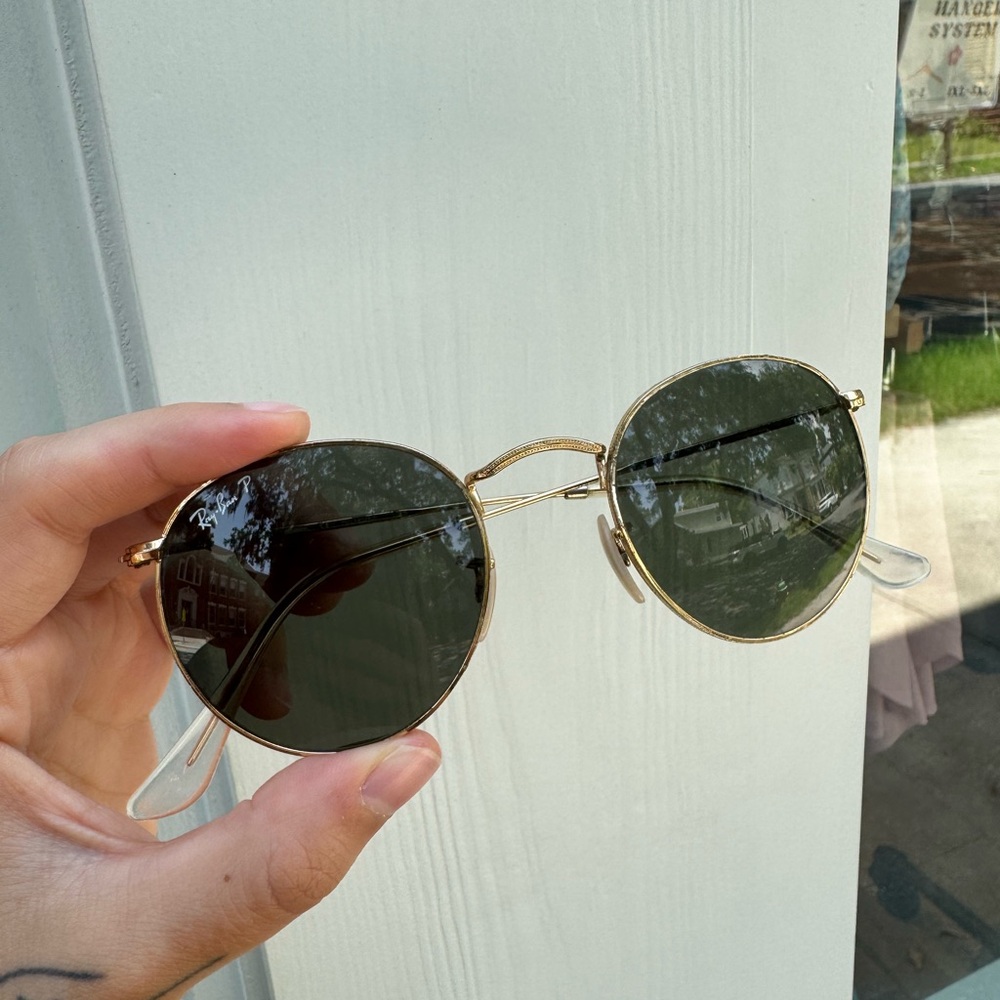 Ray-Ban RB3447 Polarized Round Metal Gold/Black Lens